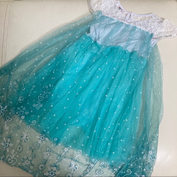 Frozen Elsa Sparkly Cute Dress with Cape - Picture 10 of 12